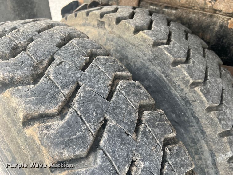 image for item MR9907 2001 Freightliner FL70  dump truck