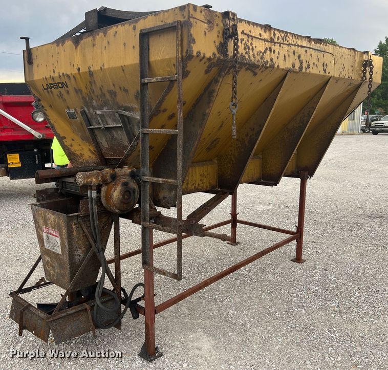 Highway Equipment Company 51010 spreader in Centralia, MO Item