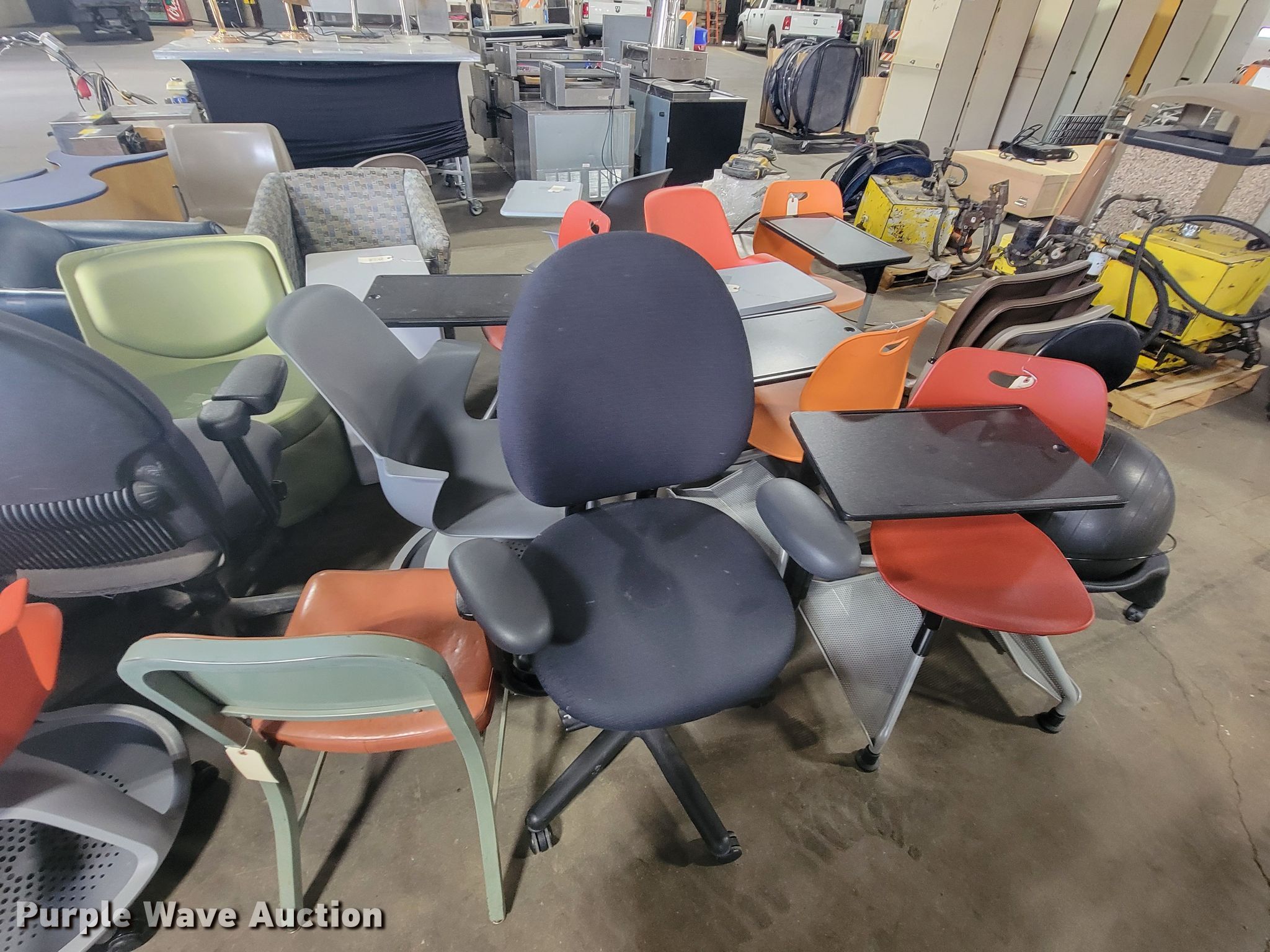 Furniture in Sioux Falls, SD Item LO9178 sold Purple Wave