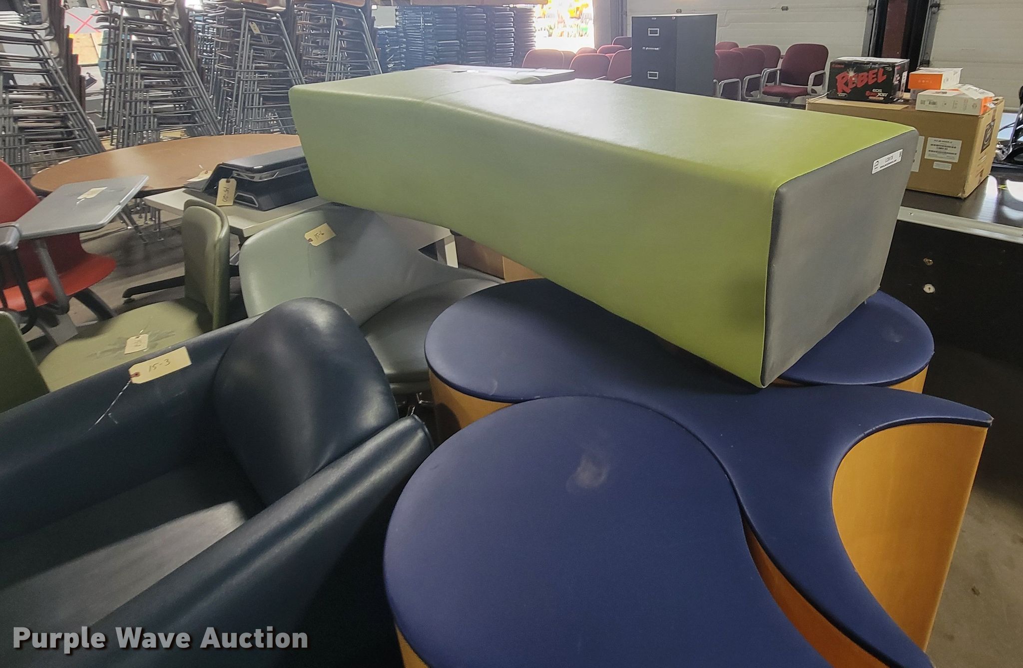 Furniture in Sioux Falls, SD Item LO9178 sold Purple Wave