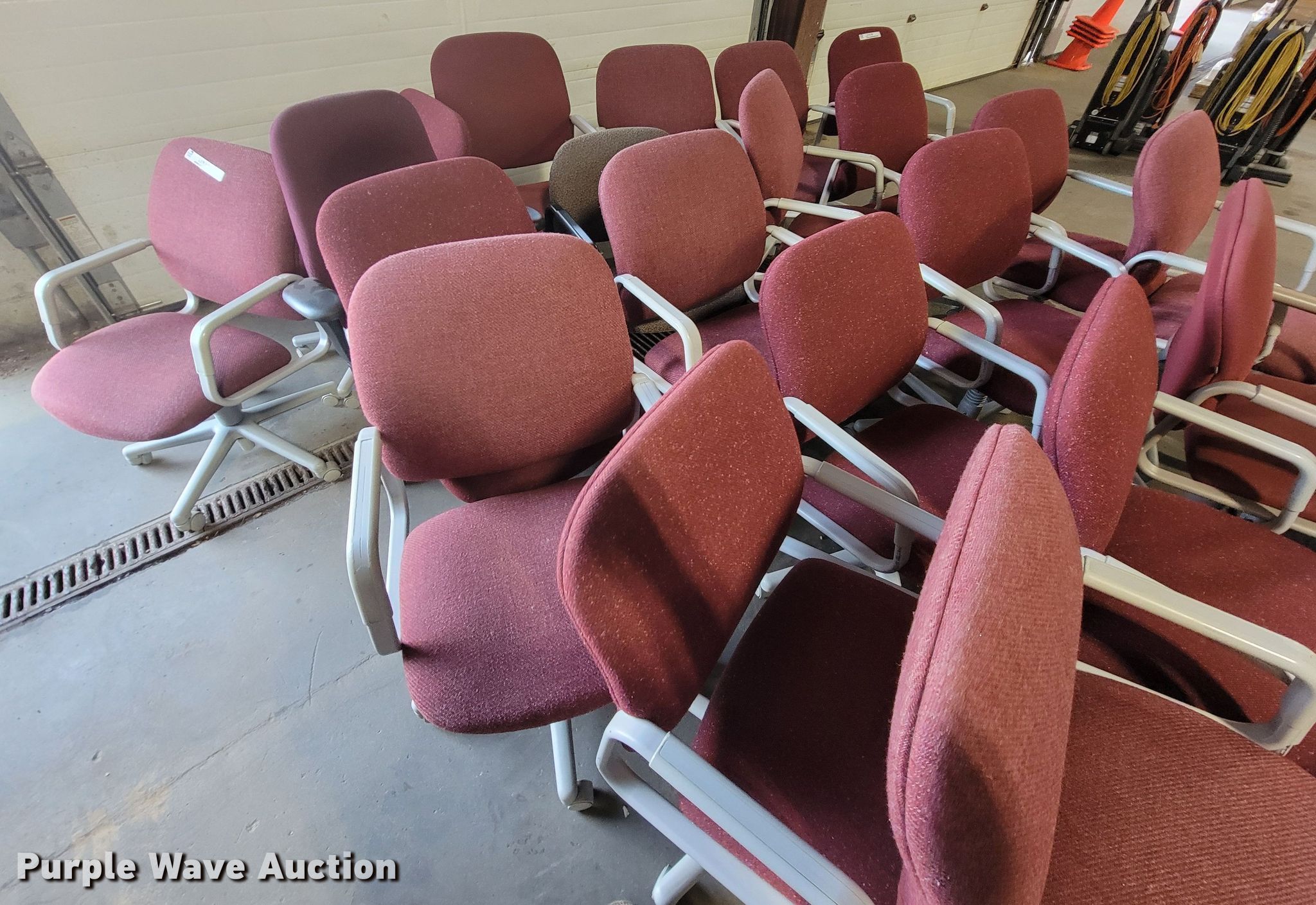 Furniture in Sioux Falls, SD Item LO9190 sold Purple Wave