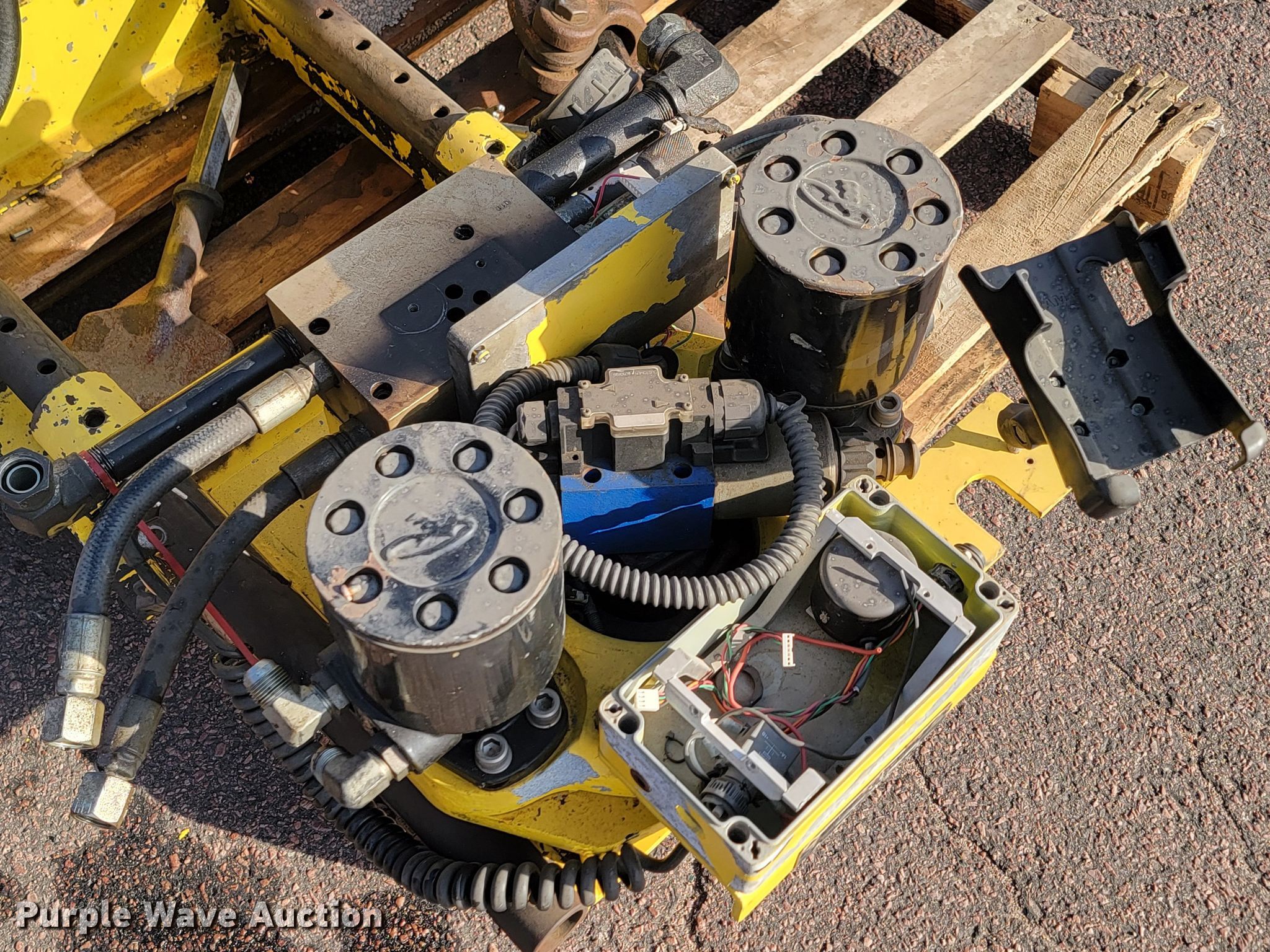 Wachs hydraulic valve turning wrench in Sioux Falls, SD Item LO9224 sold Purple Wave