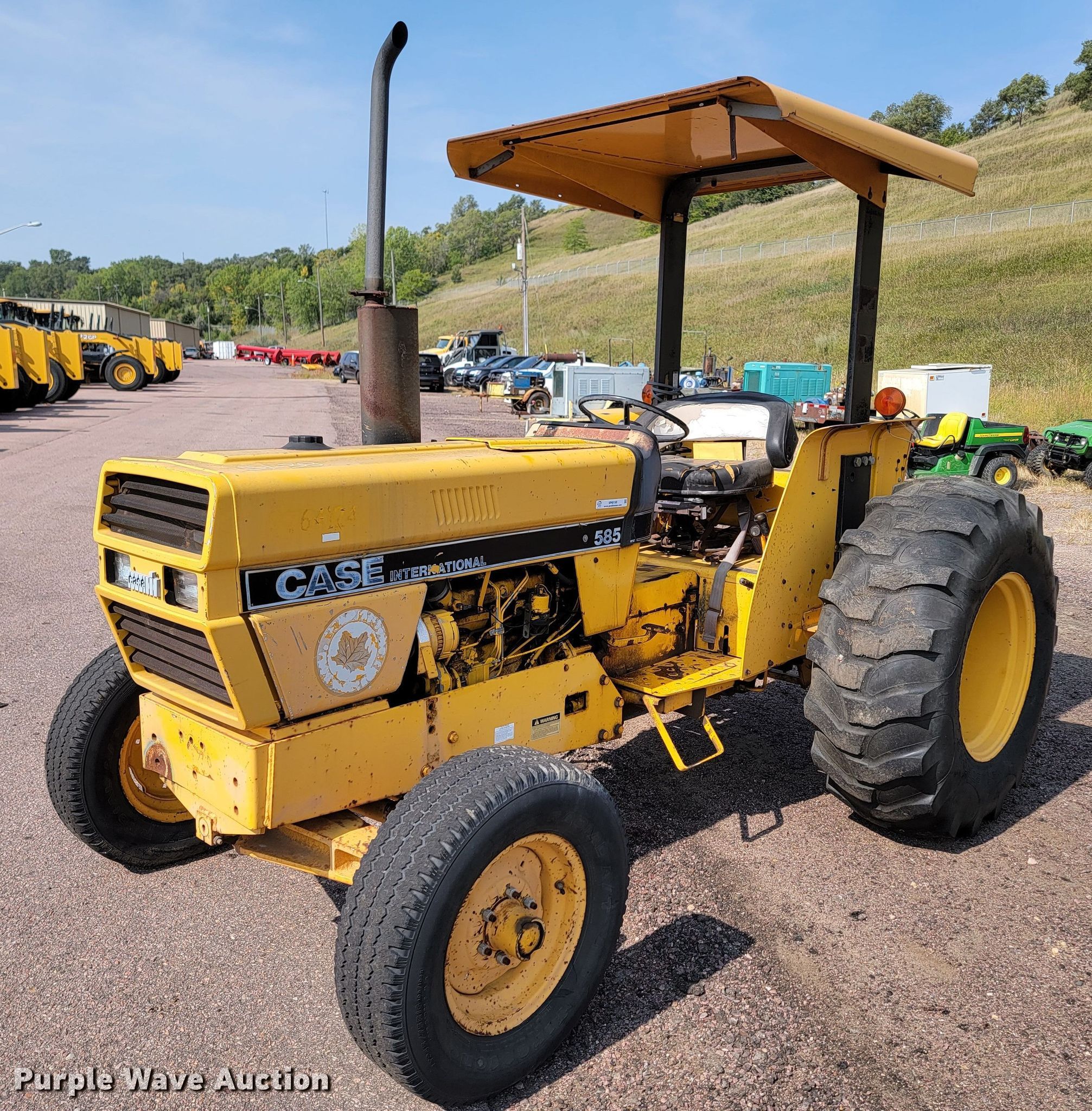 Case 585 tractor in Sioux Falls, SD Item MH9198 sold Purple Wave