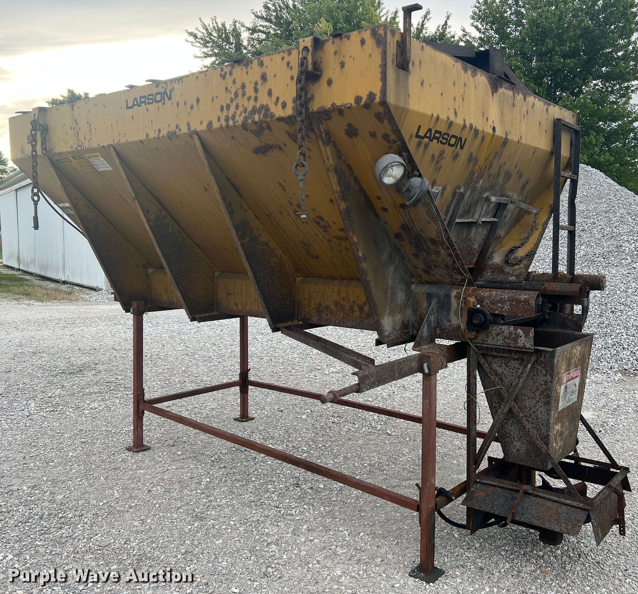 Highway Equipment Company 51010 spreader in Centralia, MO Item