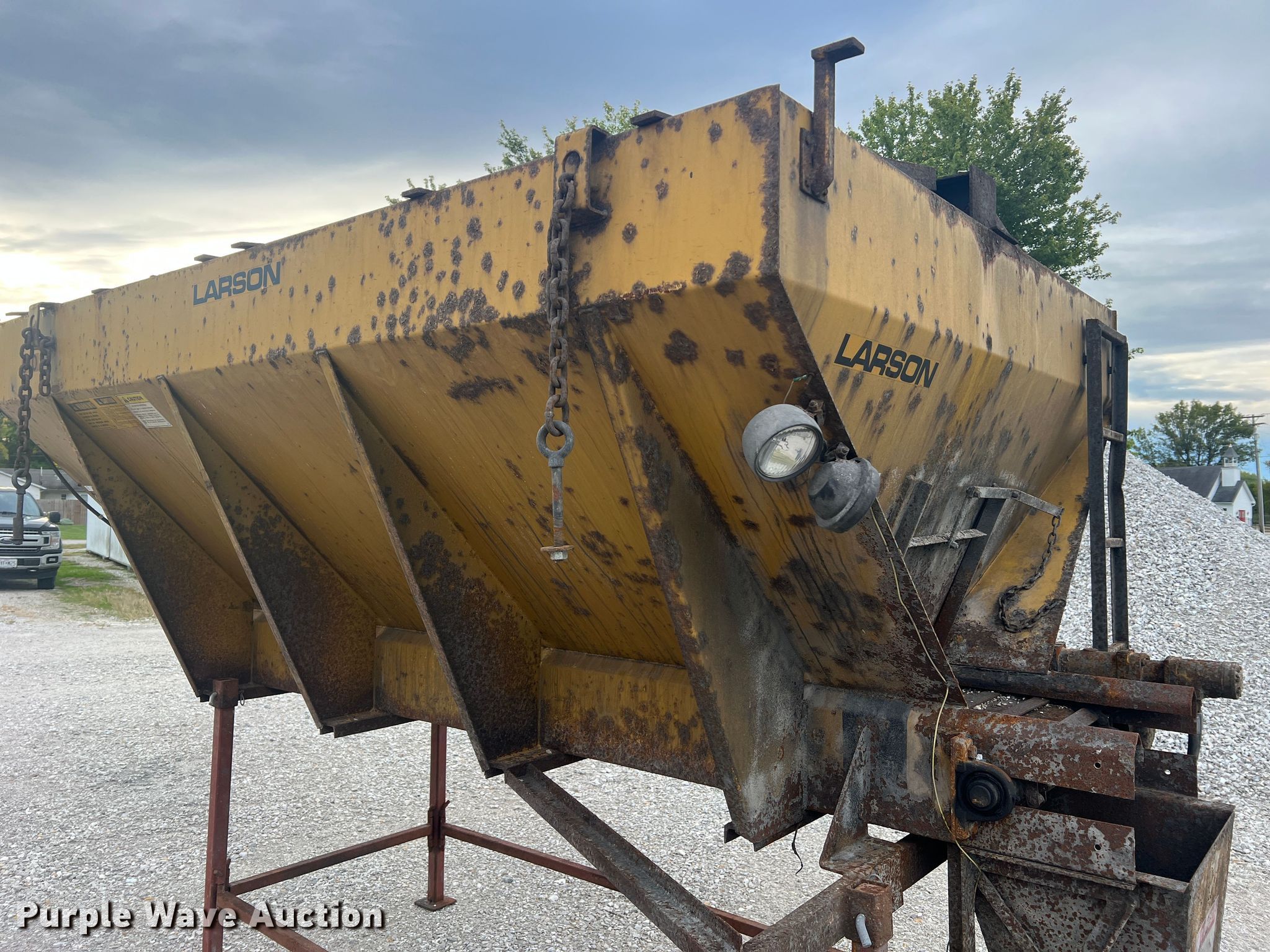 Highway Equipment Company 51010 spreader in Centralia, MO Item