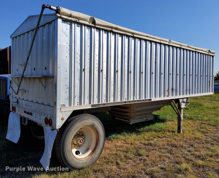 image for item DJ6133 1983 Wilson  grain trailer