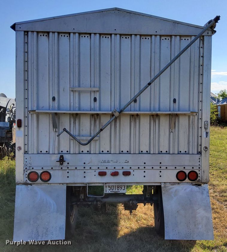 image for item DJ6133 1983 Wilson  grain trailer