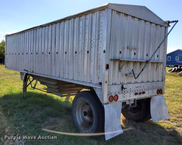 image for item DJ6133 1983 Wilson  grain trailer