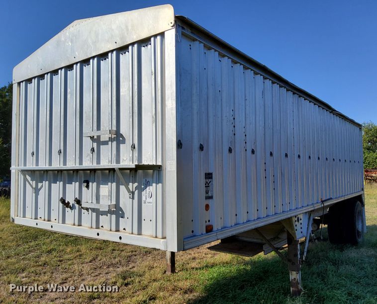 image for item DJ6133 1983 Wilson  grain trailer