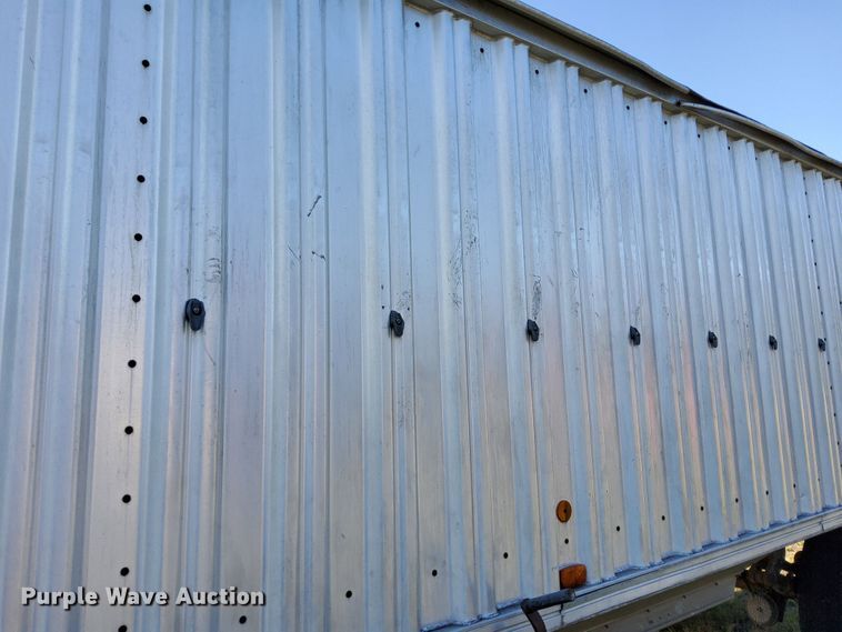 image for item DJ6133 1983 Wilson  grain trailer