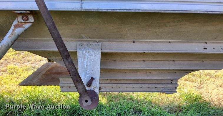 image for item DJ6133 1983 Wilson  grain trailer