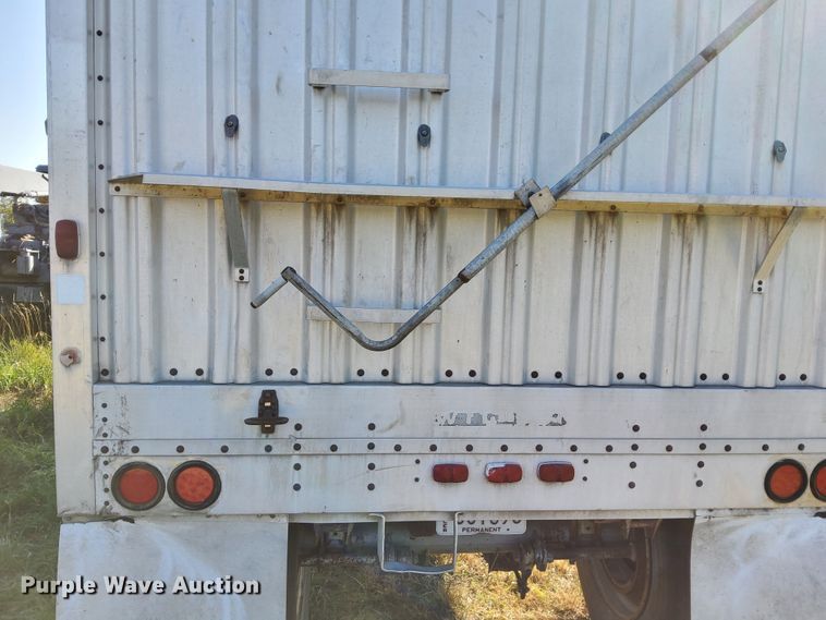 image for item DJ6133 1983 Wilson  grain trailer