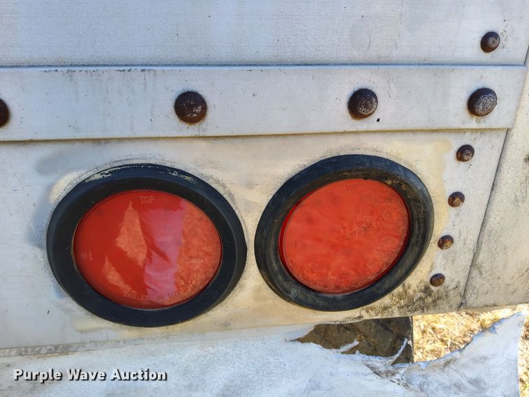 image for item DJ6133 1983 Wilson  grain trailer