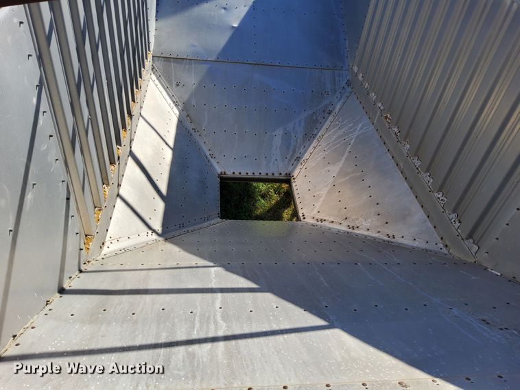 image for item DJ6133 1983 Wilson  grain trailer