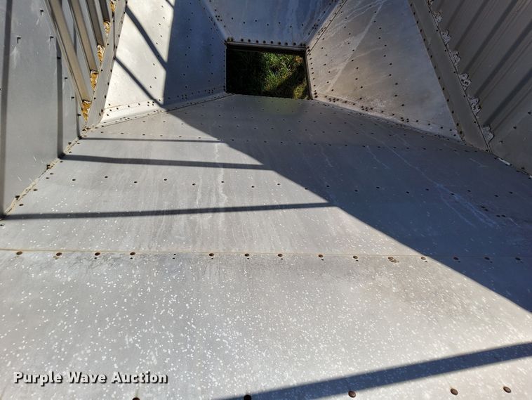 image for item DJ6133 1983 Wilson  grain trailer