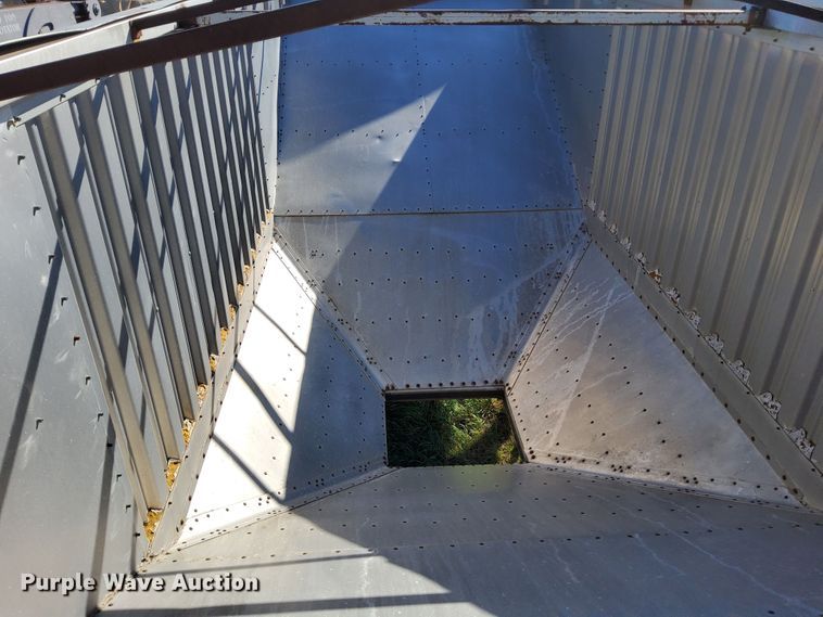 image for item DJ6133 1983 Wilson  grain trailer