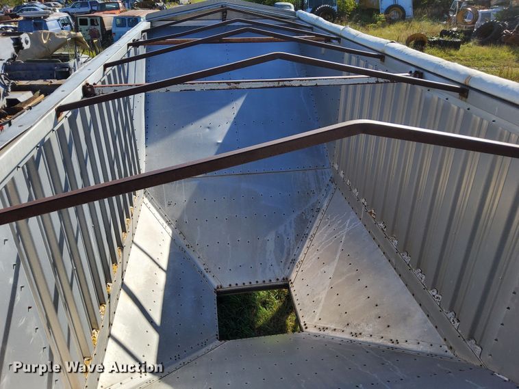 image for item DJ6133 1983 Wilson  grain trailer