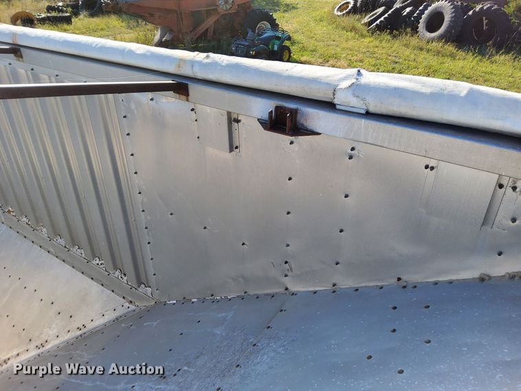 image for item DJ6133 1983 Wilson  grain trailer