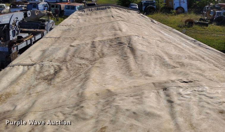 image for item DJ6133 1983 Wilson  grain trailer