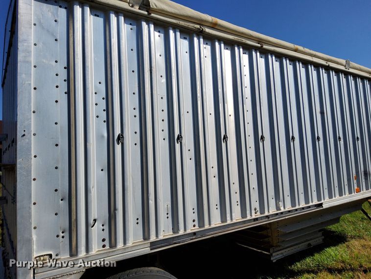 image for item DJ6133 1983 Wilson  grain trailer