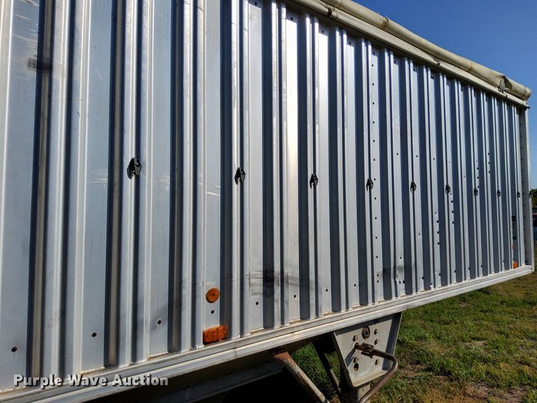 image for item DJ6133 1983 Wilson  grain trailer