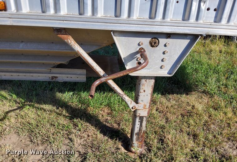 image for item DJ6133 1983 Wilson  grain trailer