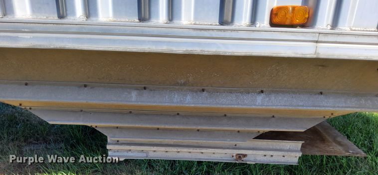 image for item DJ6133 1983 Wilson  grain trailer