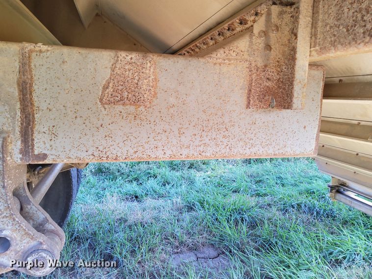 image for item DJ6133 1983 Wilson  grain trailer