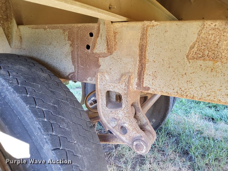 image for item DJ6133 1983 Wilson  grain trailer