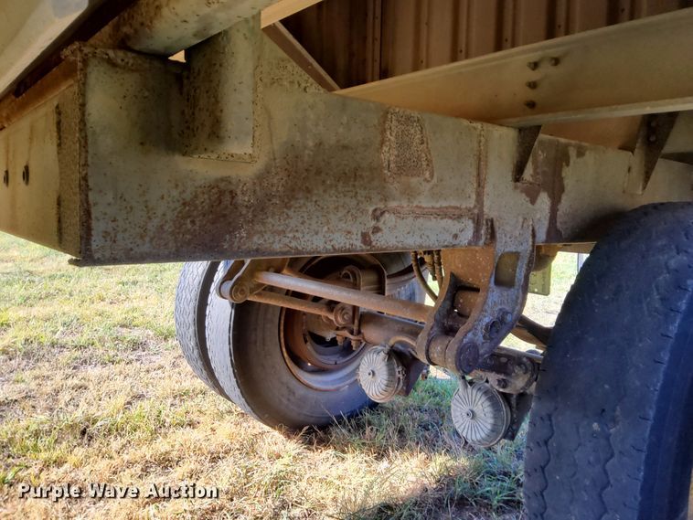 image for item DJ6133 1983 Wilson  grain trailer