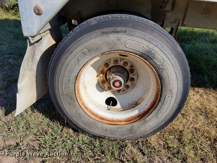 image for item DJ6133 1983 Wilson  grain trailer