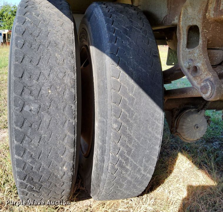 image for item DJ6133 1983 Wilson  grain trailer