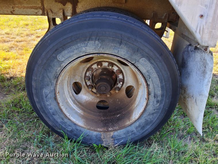 image for item DJ6133 1983 Wilson  grain trailer