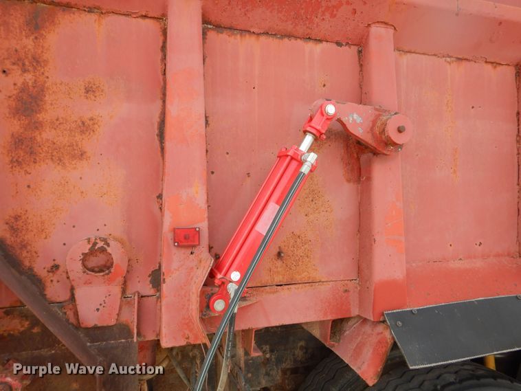 image for item DJ8981 1998 Mack CH613  manure spreader truck