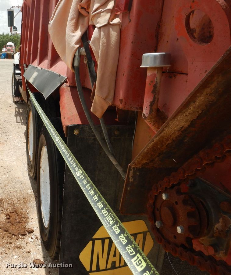 image for item DJ8981 1998 Mack CH613  manure spreader truck