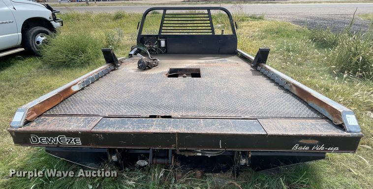 image for item DN5198 DewEze 482  hydraulic bale bed
