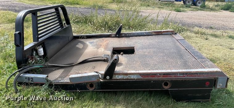image for item DN5198 DewEze 482  hydraulic bale bed