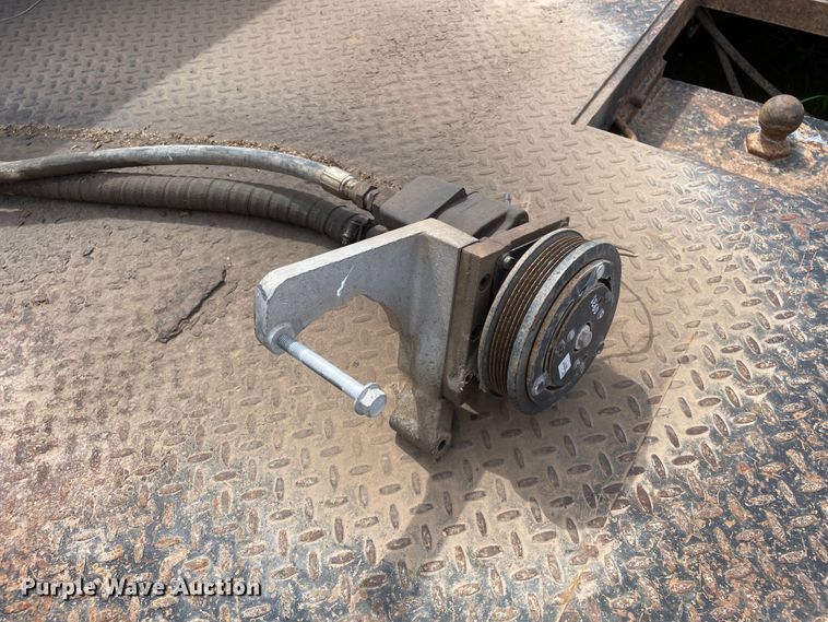 image for item DN5198 DewEze 482  hydraulic bale bed