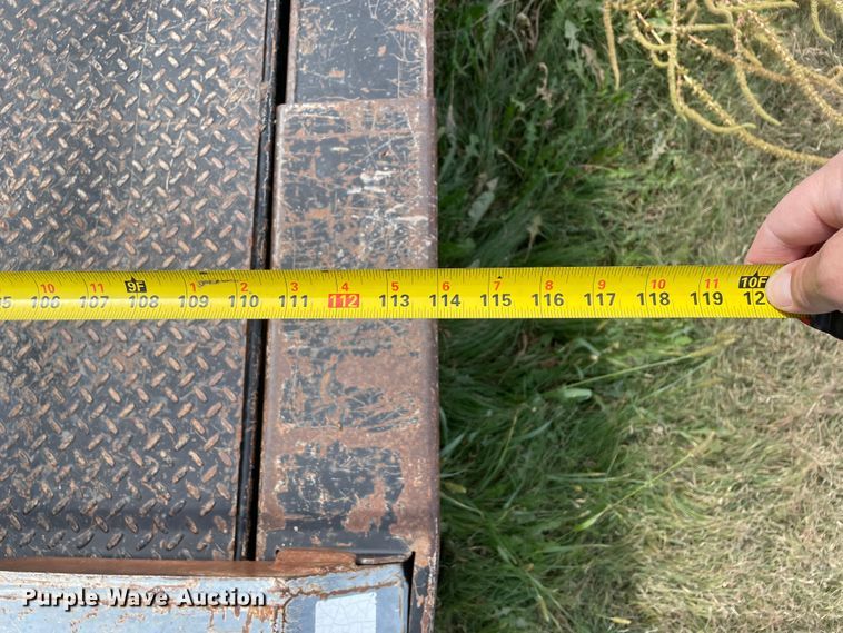 image for item DN5198 DewEze 482  hydraulic bale bed