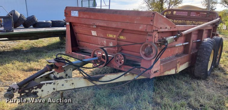 image for item DN6861 New Holland 790  manure spreader