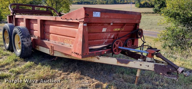 image for item DN6861 New Holland 790  manure spreader