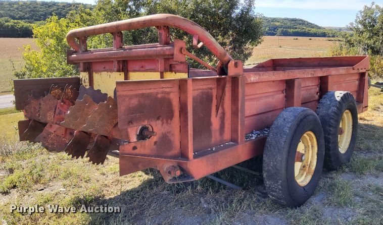 image for item DN6861 New Holland 790  manure spreader