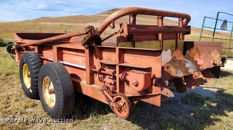 image for item DN6861 New Holland 790  manure spreader