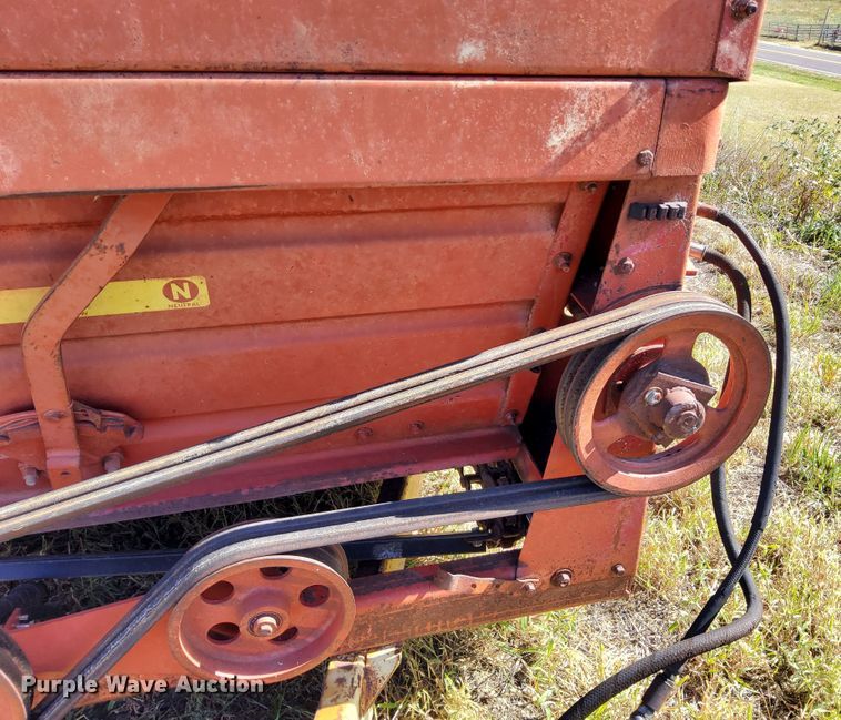 image for item DN6861 New Holland 790  manure spreader