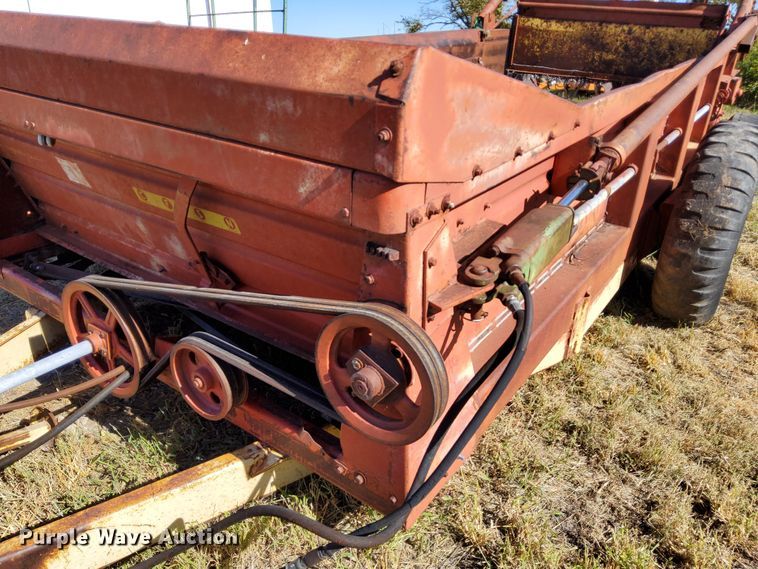 image for item DN6861 New Holland 790  manure spreader