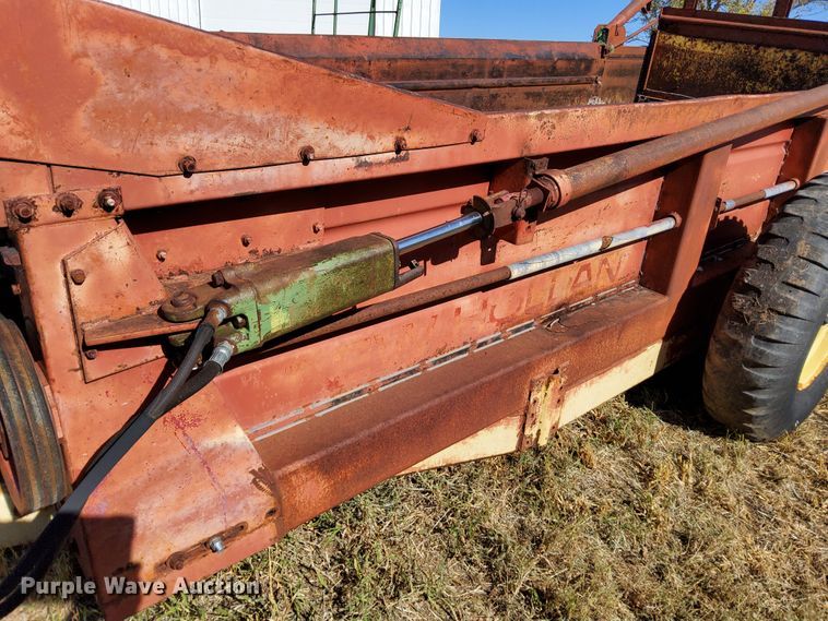 image for item DN6861 New Holland 790  manure spreader