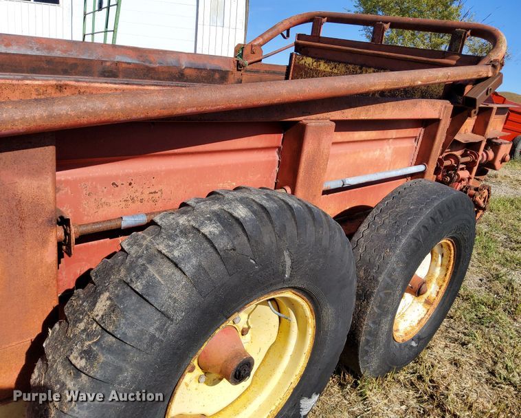 image for item DN6861 New Holland 790  manure spreader