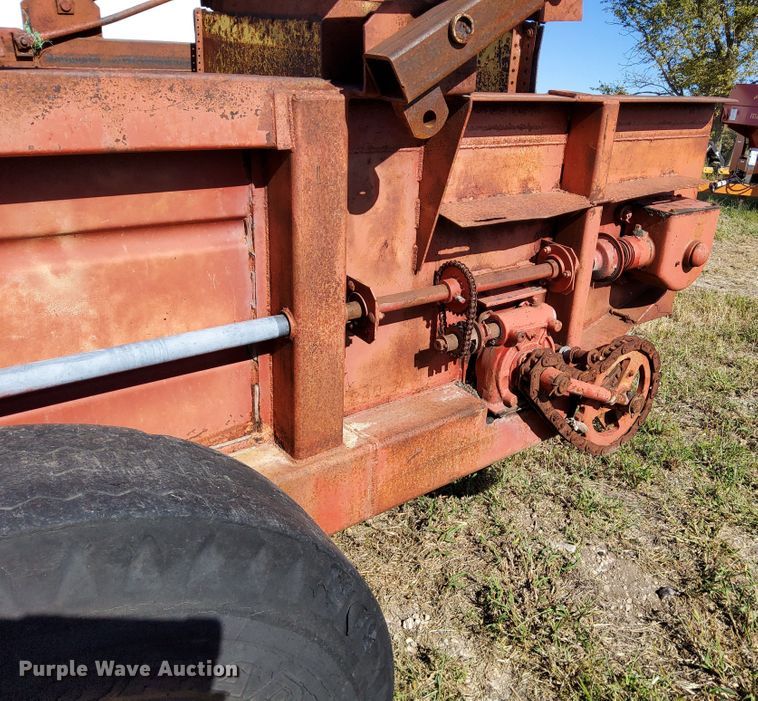 image for item DN6861 New Holland 790  manure spreader