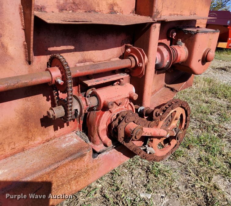 image for item DN6861 New Holland 790  manure spreader