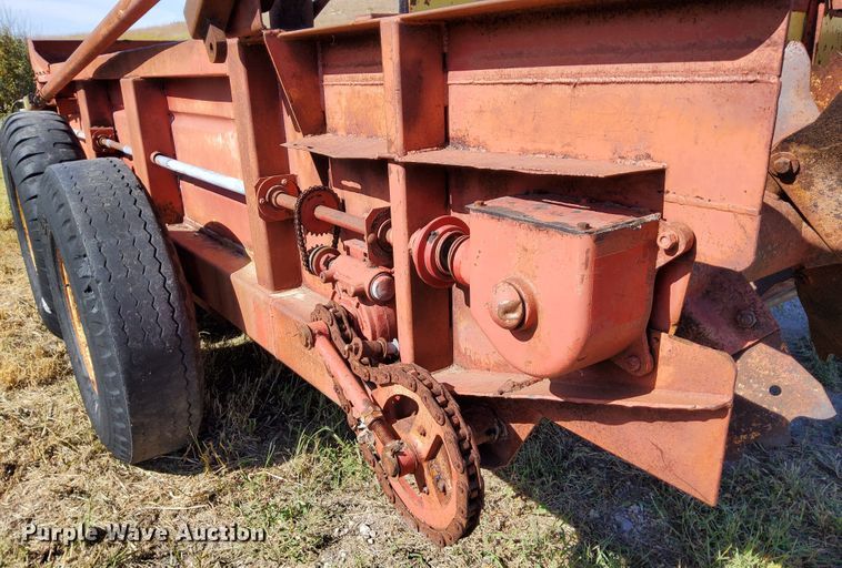 image for item DN6861 New Holland 790  manure spreader